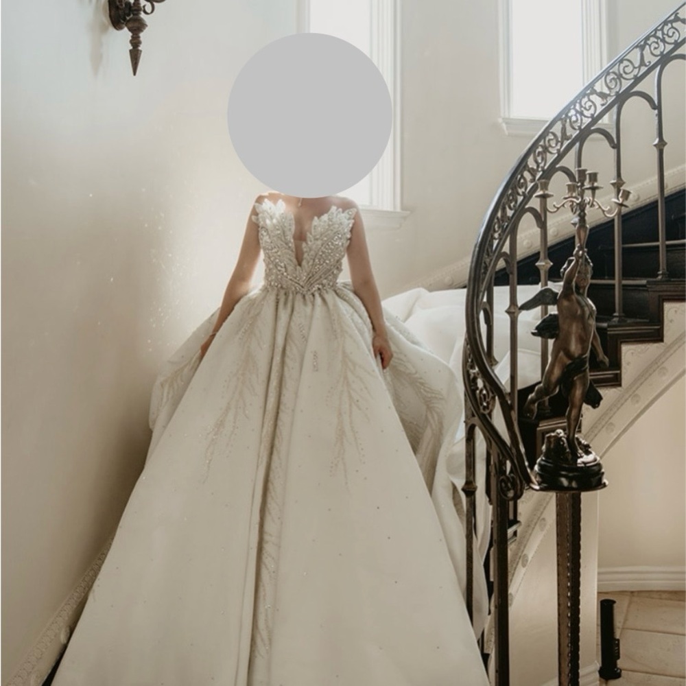 Elegant White Wedding Dress - Picture 7 of 8